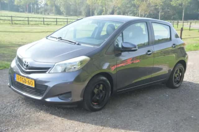 Toyota Yaris (2014) thumbnail 1