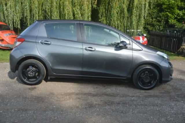 Toyota Yaris (2014) thumbnail 5