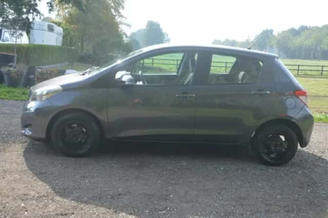 Toyota Yaris (2014) thumbnail 6