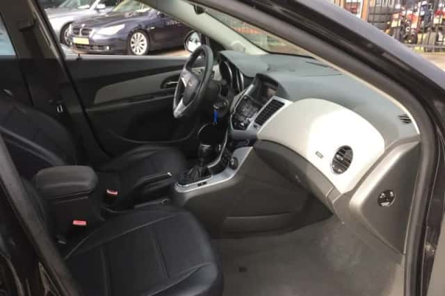 Chevrolet Cruze (2012) thumbnail 3