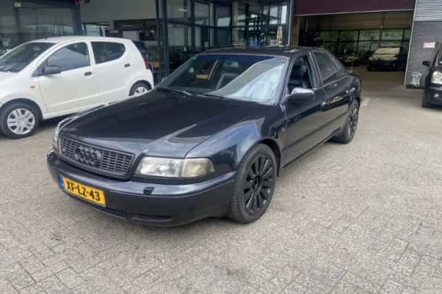 Audi S8 (1998) thumbnail 1