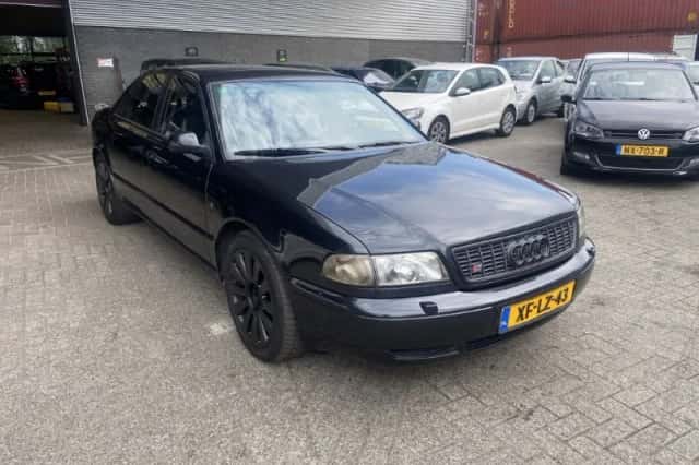 Audi S8 (1998) thumbnail 2