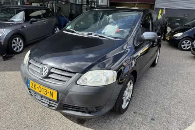 Volkswagen Fox (2009) thumbnail 2