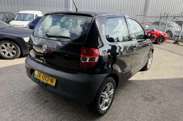 Volkswagen Fox (2009) thumbnail 4