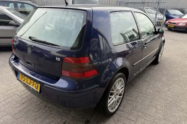 Volkswagen Golf (2003) thumbnail 2