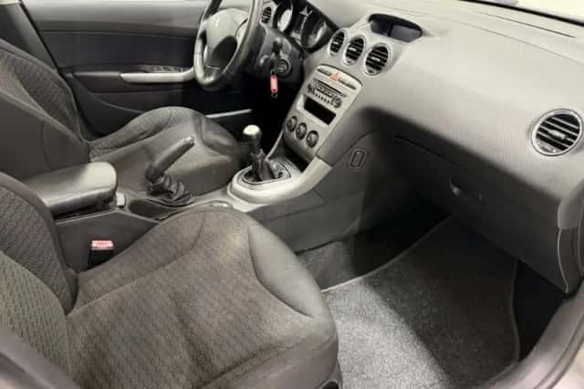 Peugeot 308 (2009) thumbnail 3