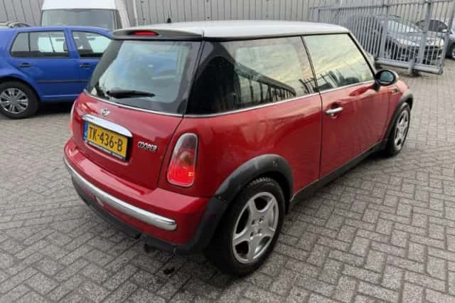 MINI Cooper (2002) thumbnail 4