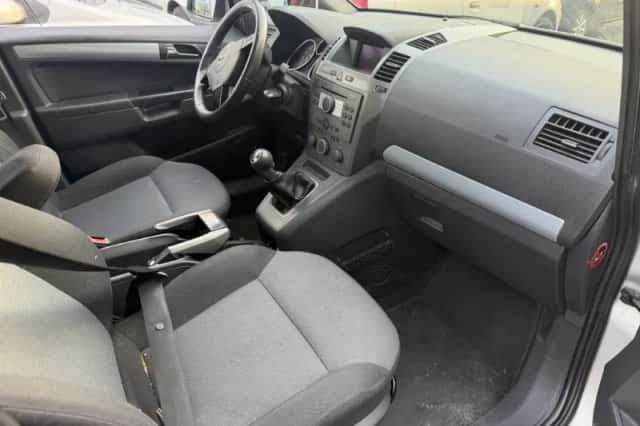 Opel Zafira (2005) thumbnail 3