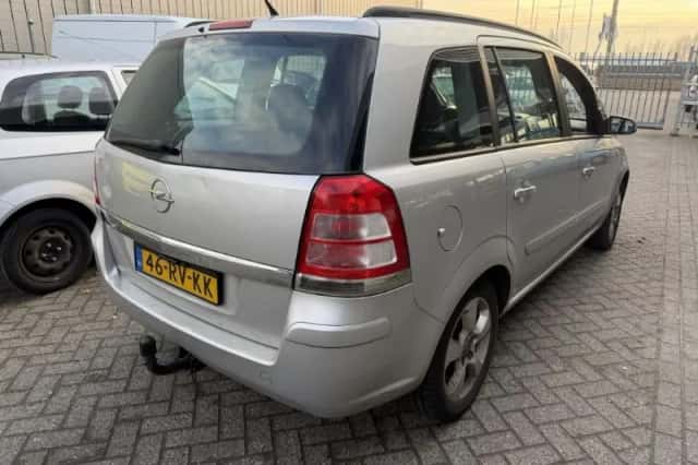 Opel Zafira (2005) thumbnail 4