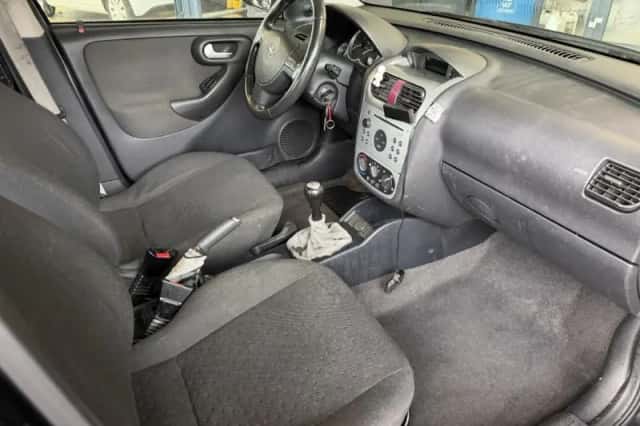 Opel Corsa (2003) thumbnail 3