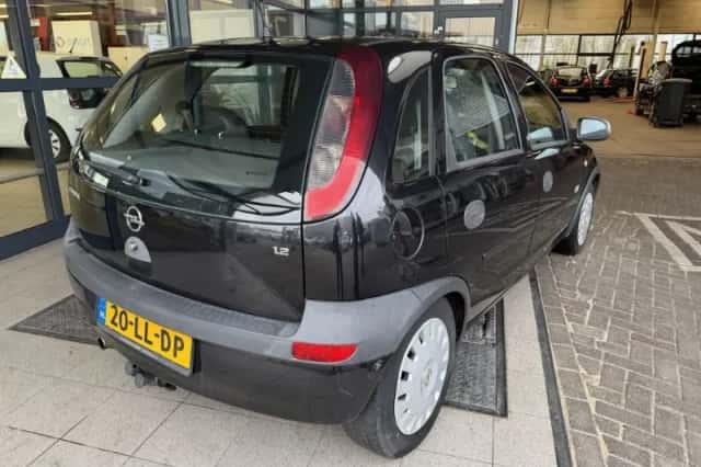 Opel Corsa (2003) thumbnail 4