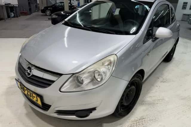 Opel Corsa (2009) thumbnail 2