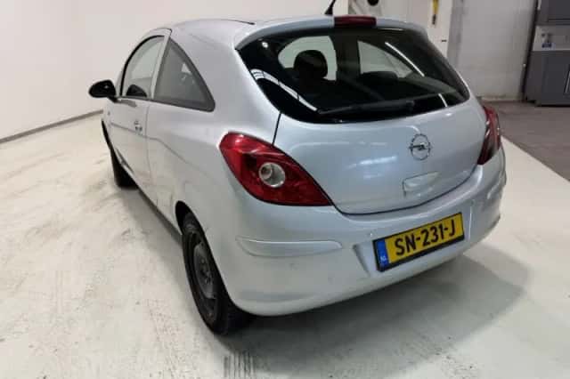 Opel Corsa (2009) thumbnail 5