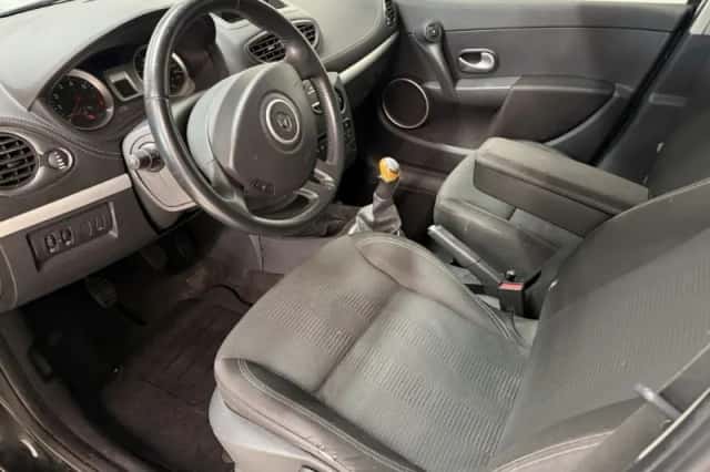 Renault Clio (2011) thumbnail 4
