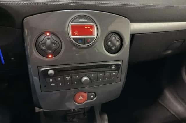 Renault Clio (2011) thumbnail 5