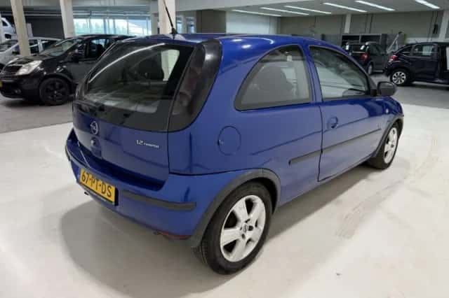 Opel Corsa (2004) thumbnail 4