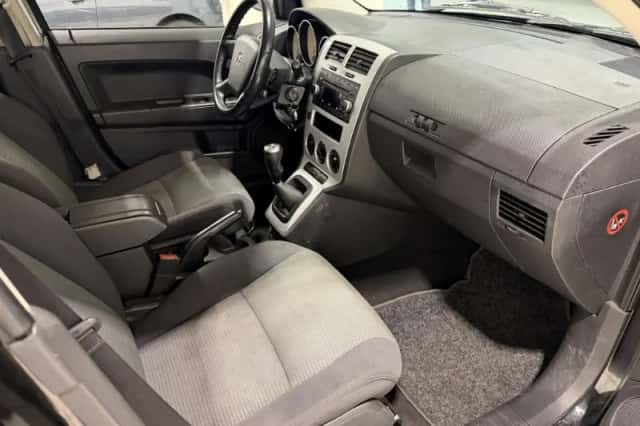 Dodge Caliber (2009) thumbnail 3