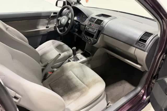 Volkswagen Polo (2006) thumbnail 3