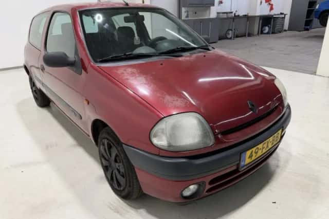 Renault Clio (2000) thumbnail 1