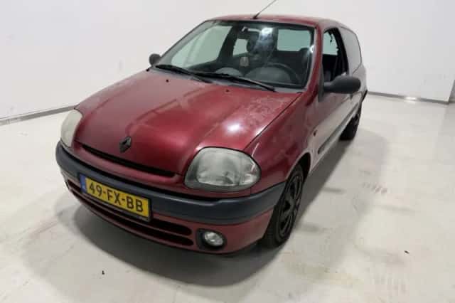 Renault Clio (2000) thumbnail 2