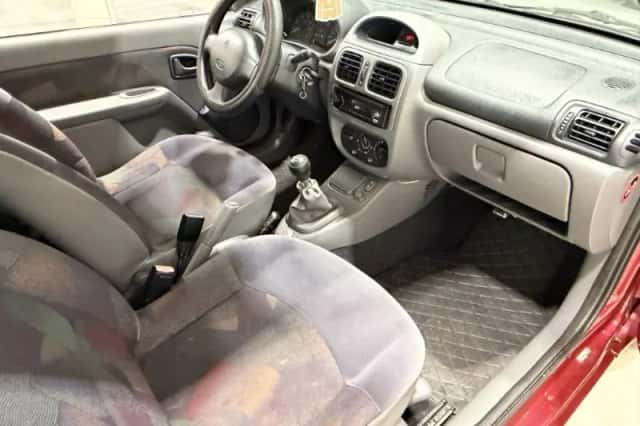 Renault Clio (2000) thumbnail 3