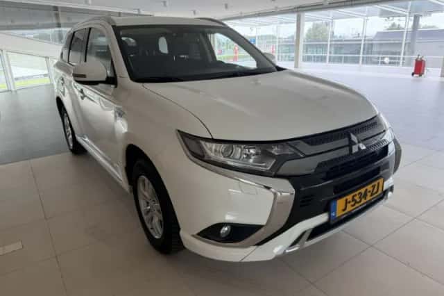 Mitsubishi Outlander (2020) thumbnail 1