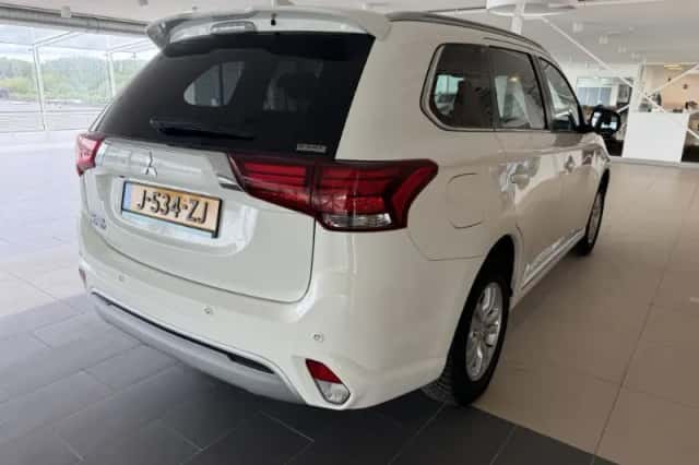 Mitsubishi Outlander (2020) thumbnail 4
