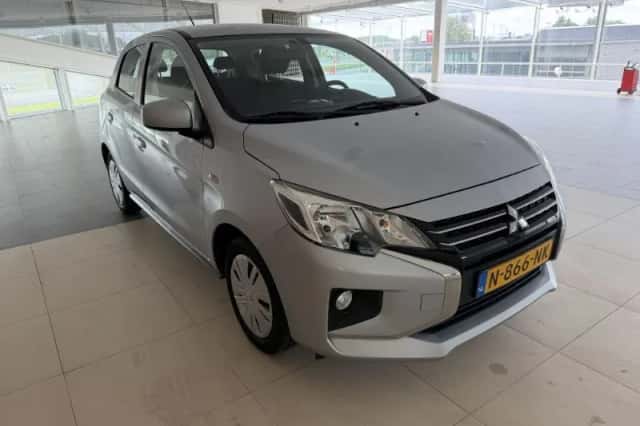 Mitsubishi Space Star (2021) thumbnail 2