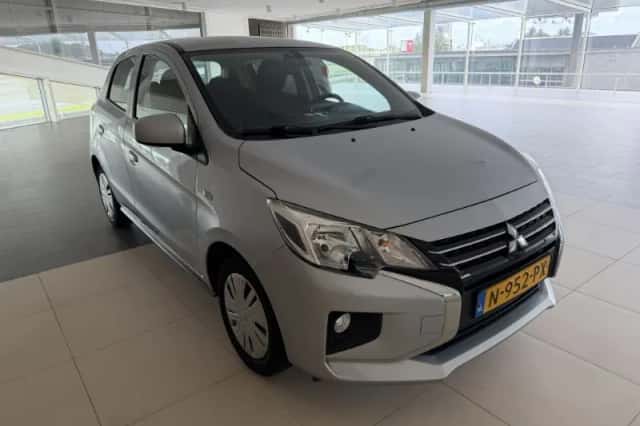Mitsubishi Space Star (2021) thumbnail 2