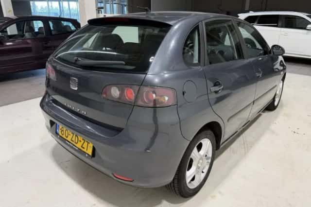 SEAT Ibiza (2008) thumbnail 4