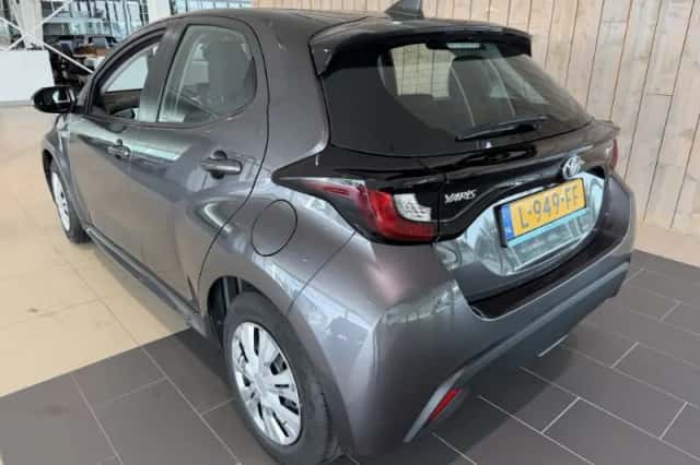 Toyota Yaris (2021) thumbnail 4