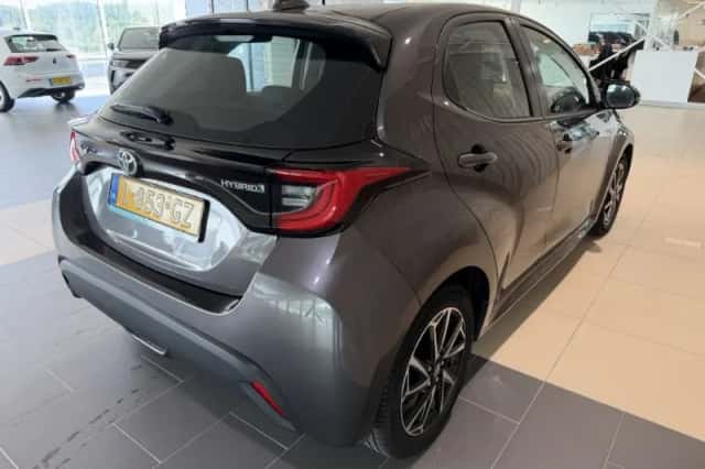 Toyota Yaris (2021) thumbnail 3