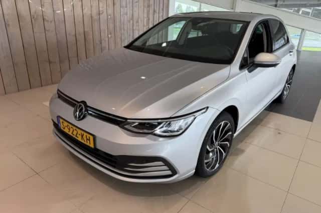 Volkswagen Golf (2023) thumbnail 1