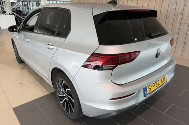 Volkswagen Golf (2023) thumbnail 4