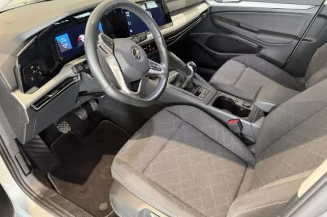 Volkswagen Golf (2023) thumbnail 5