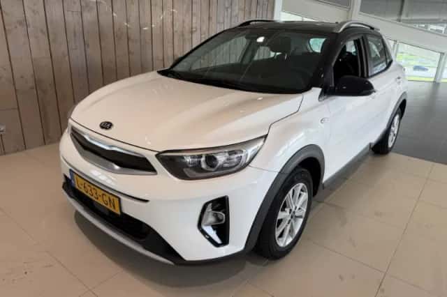 Kia Stonic (2021) thumbnail 1