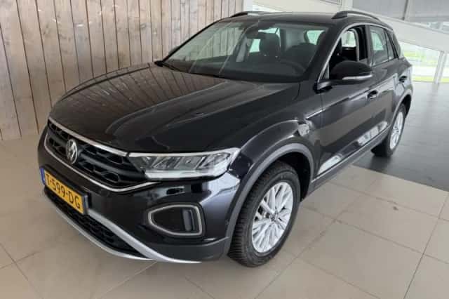 Volkswagen T-Roc (2023) thumbnail 1