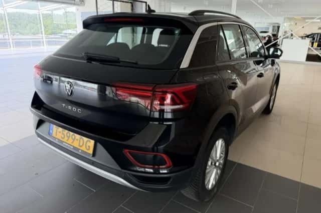 Volkswagen T-Roc (2023) thumbnail 3