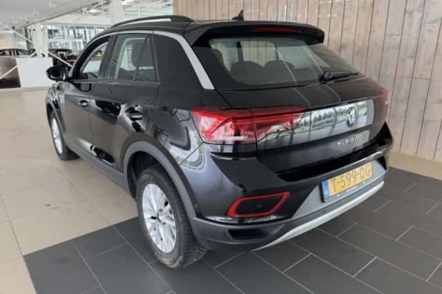 Volkswagen T-Roc (2023) thumbnail 4