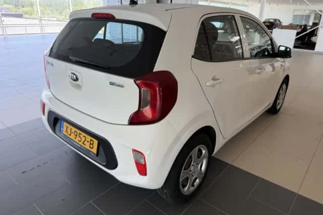 Kia Picanto (2019) thumbnail 3