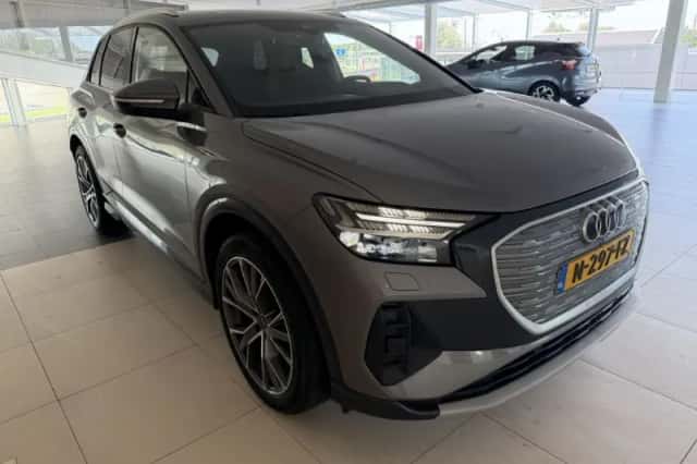 Audi Q4 e-tron (2021) thumbnail 2