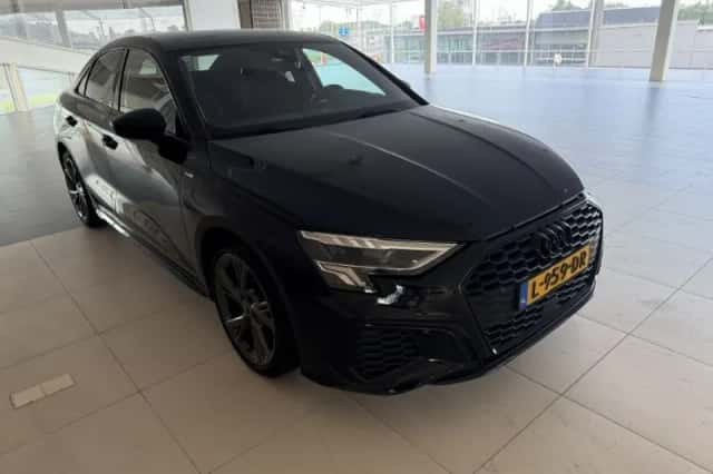 Audi A3 (2021) thumbnail 2