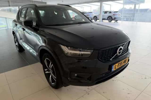 Volvo XC40 (2021) thumbnail 2