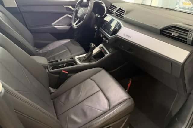 Audi Q3 (2022) thumbnail 3