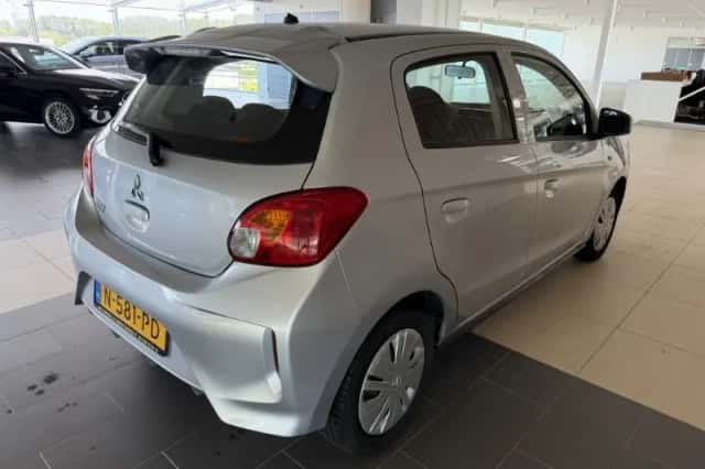 Mitsubishi Space Star (2021) thumbnail 4