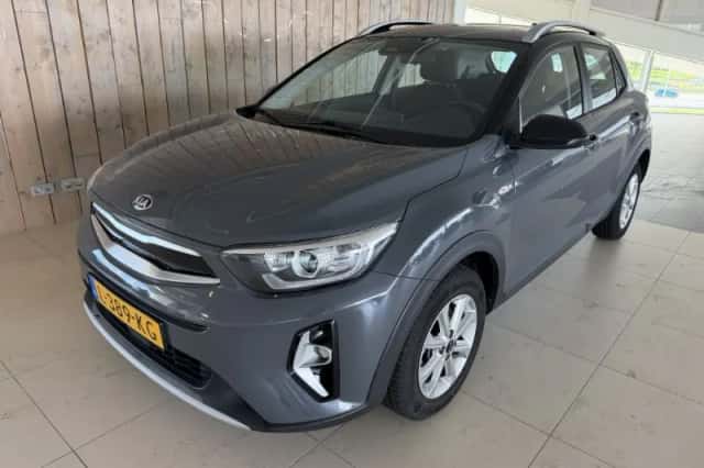 Kia Stonic (2021) thumbnail 1