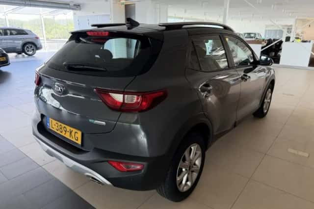 Kia Stonic (2021) thumbnail 3