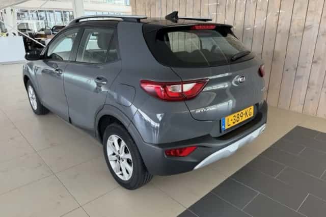 Kia Stonic (2021) thumbnail 4