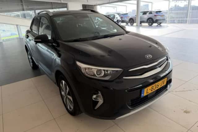 Kia Stonic (2021) thumbnail 2
