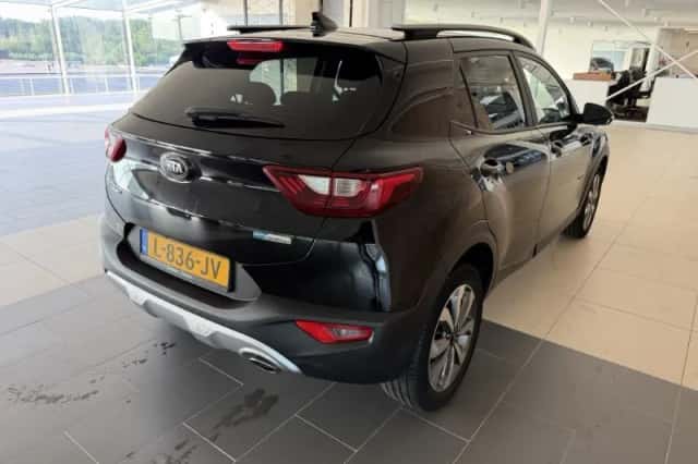 Kia Stonic (2021) thumbnail 4